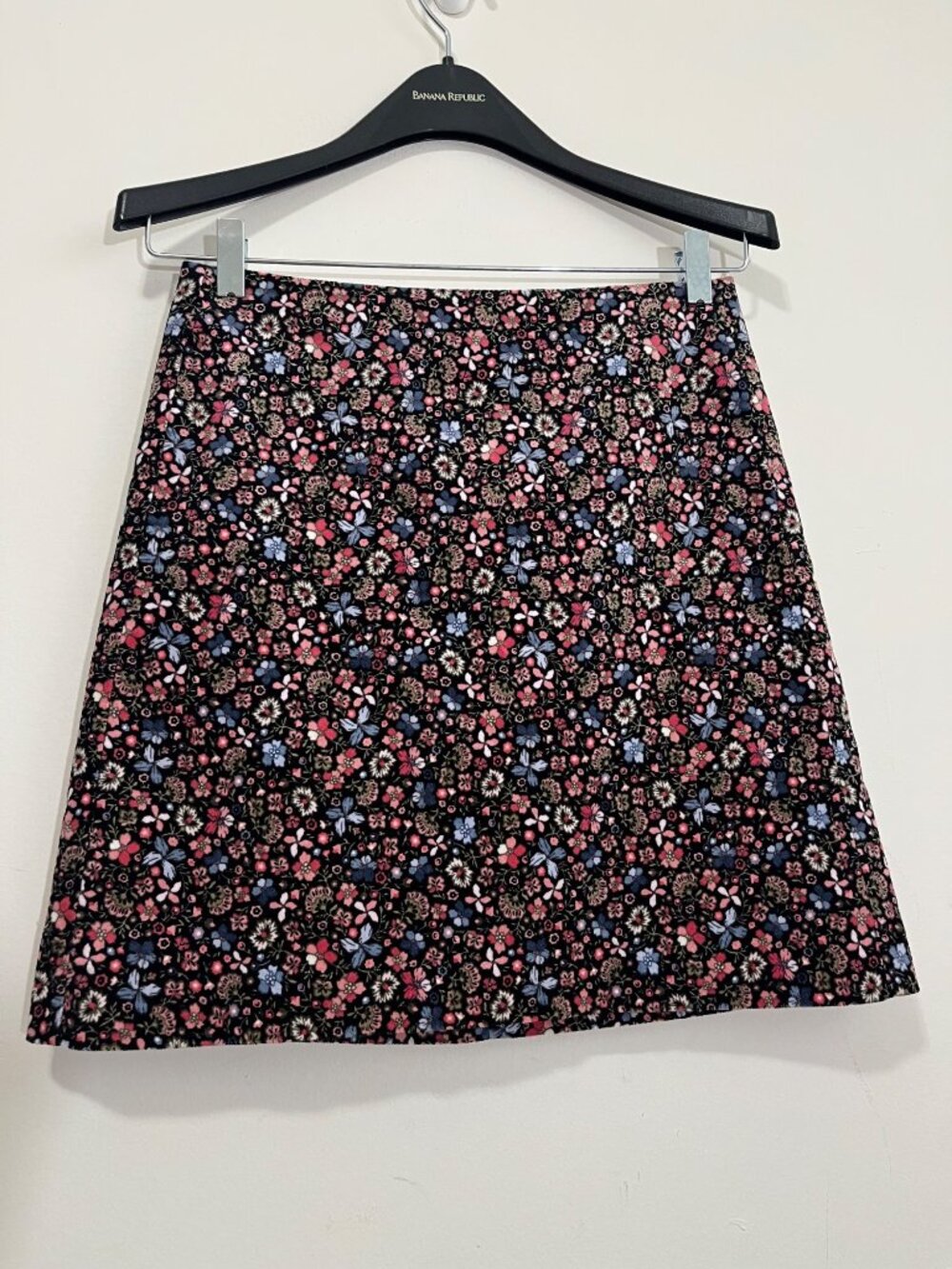 LOFT Black Multicolor Floral Velvet Mini Skirt Sz 0 Lined Retro Whimsygoth Boho